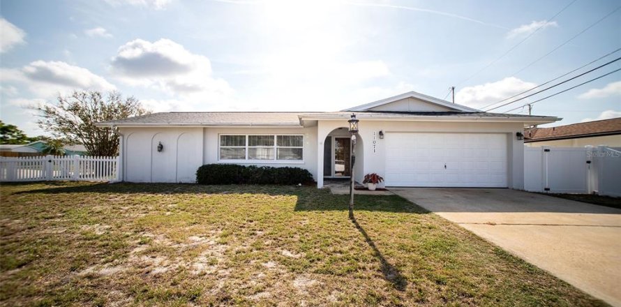 House in Largo, Florida 3 bedrooms, 171.4 sq.m. № 1747405