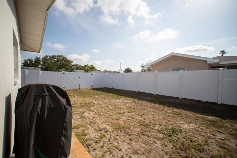 House in Largo, Florida 3 bedrooms, 171.4 sq.m. № 1747405 - photo 26