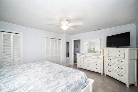 House in Largo, Florida 3 bedrooms, 171.4 sq.m. № 1747405 - photo 15