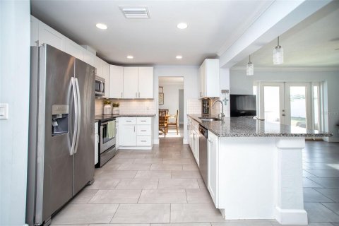 House in Largo, Florida 3 bedrooms, 171.4 sq.m. № 1747405 - photo 9