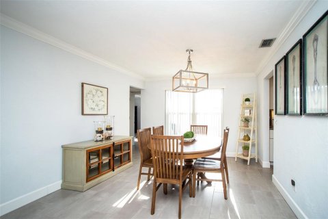 House in Largo, Florida 3 bedrooms, 171.4 sq.m. № 1747405 - photo 6