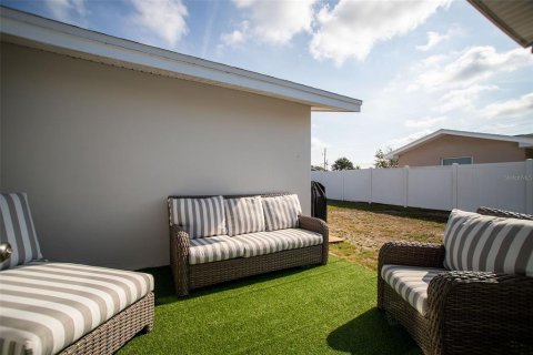 House in Largo, Florida 3 bedrooms, 171.4 sq.m. № 1747405 - photo 23