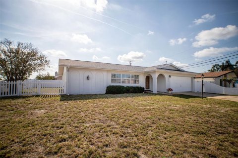 House in Largo, Florida 3 bedrooms, 171.4 sq.m. № 1747405 - photo 2
