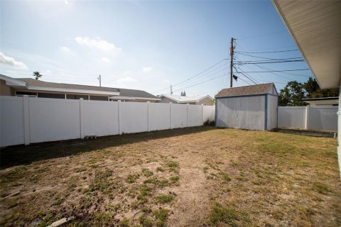 House in Largo, Florida 3 bedrooms, 171.4 sq.m. № 1747405 - photo 25