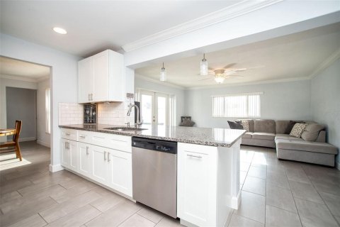 House in Largo, Florida 3 bedrooms, 171.4 sq.m. № 1747405 - photo 10