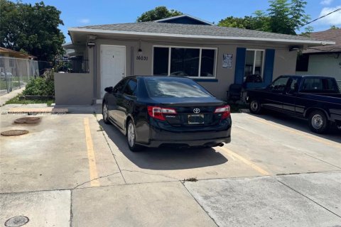 Commercial property in North Miami Beach, Florida 277.03 sq.m. № 1895715 - photo 1