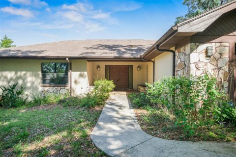 House in Inverness, Florida 3 bedrooms, 180.79 sq.m. № 1634592 - photo 2