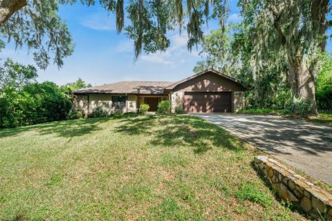 House in Inverness, Florida 3 bedrooms, 180.79 sq.m. № 1634592 - photo 1