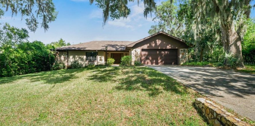 House in Inverness, Florida 3 bedrooms, 180.79 sq.m. № 1634592