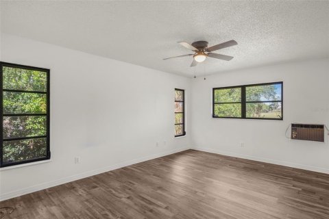 House in Inverness, Florida 3 bedrooms, 180.79 sq.m. № 1634592 - photo 29