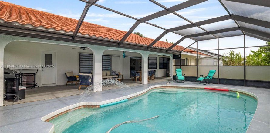 Casa en Port Charlotte, Florida 4 dormitorios, 174.66 m2 № 1944001