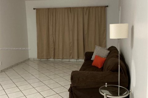 Copropriété à vendre à Hollywood, Floride: 1 chambre, 65.31 m2 № 1860493 - photo 1
