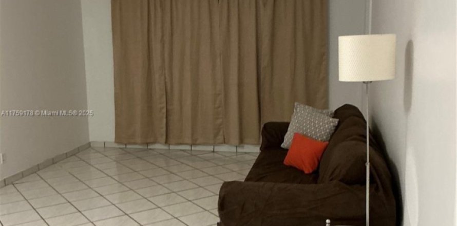 Studio à Condo à Hollywood, Floride  № 1860493