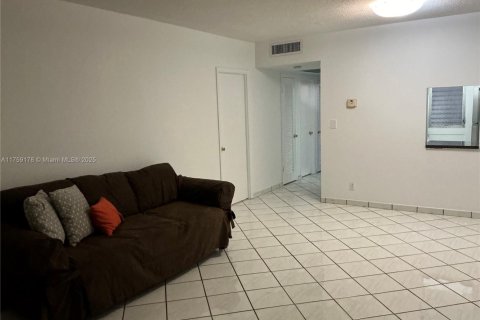 Copropriété à vendre à Hollywood, Floride: 1 chambre, 65.31 m2 № 1860493 - photo 2