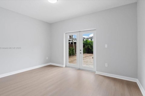 Снять в аренду виллу или дом в Майами, Флорида 4 спальни, 188.59м2, № 1930818 - фото 4