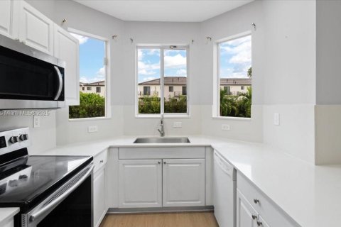 Снять в аренду виллу или дом в Майами, Флорида 4 спальни, 188.59м2, № 1930818 - фото 8