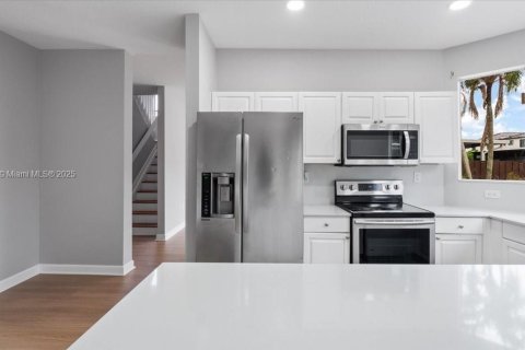 Снять в аренду виллу или дом в Майами, Флорида 4 спальни, 188.59м2, № 1930818 - фото 7