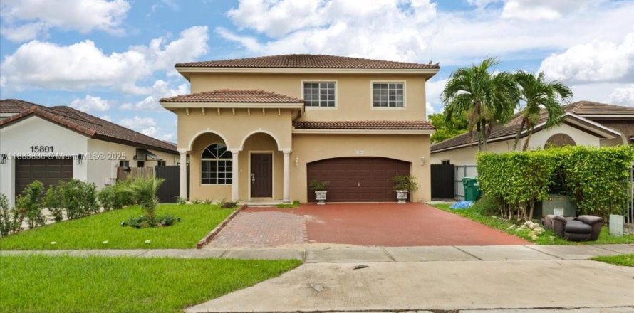 Дом в Майами, Флорида 4 спальни, 188.59м2 № 1930818