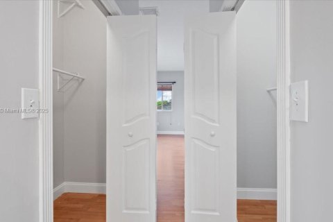 Снять в аренду виллу или дом в Майами, Флорида 4 спальни, 188.59м2, № 1930818 - фото 21