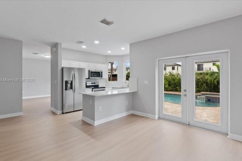 Снять в аренду виллу или дом в Майами, Флорида 4 спальни, 188.59м2, № 1930818 - фото 6