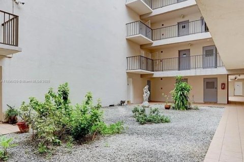 Condominio en alquiler en Miami, Florida, 2 dormitorios, 92.07 m2 № 1948143 - foto 5