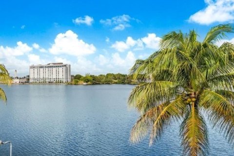 Condominio en alquiler en Miami, Florida, 2 dormitorios, 92.07 m2 № 1948143 - foto 24