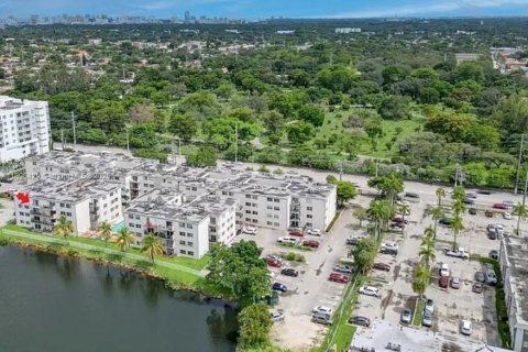 Condominio en alquiler en Miami, Florida, 2 dormitorios, 92.07 m2 № 1948143 - foto 27