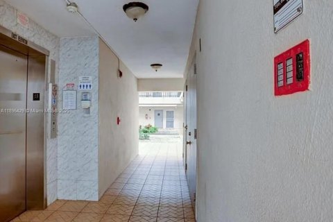 Condominio en alquiler en Miami, Florida, 2 dormitorios, 92.07 m2 № 1948143 - foto 7