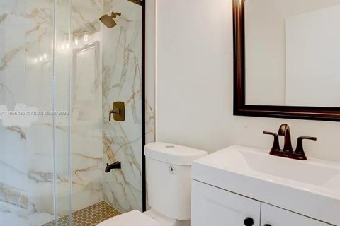 Condominio en alquiler en Miami, Florida, 2 dormitorios, 92.07 m2 № 1948143 - foto 17