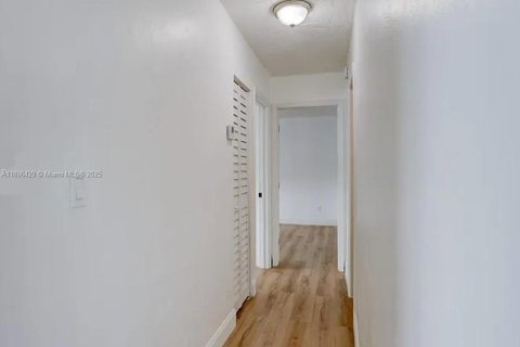 Condominio en alquiler en Miami, Florida, 2 dormitorios, 92.07 m2 № 1948143 - foto 16