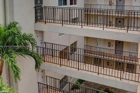 Condominio en alquiler en Miami, Florida, 2 dormitorios, 92.07 m2 № 1948143 - foto 9