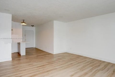 Condominio en alquiler en Miami, Florida, 2 dormitorios, 92.07 m2 № 1948143 - foto 12