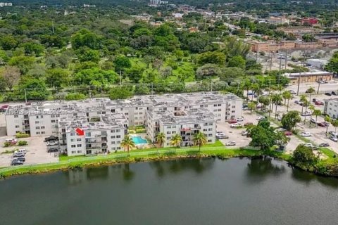 Condominio en alquiler en Miami, Florida, 2 dormitorios, 92.07 m2 № 1948143 - foto 25