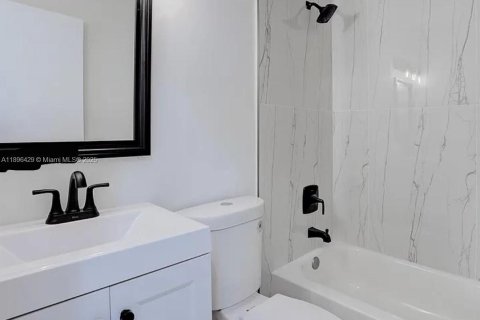 Condominio en alquiler en Miami, Florida, 2 dormitorios, 92.07 m2 № 1948143 - foto 18