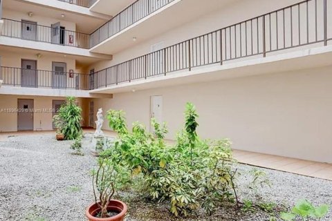 Condominio en alquiler en Miami, Florida, 2 dormitorios, 92.07 m2 № 1948143 - foto 6