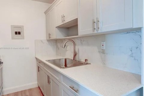 Condominio en alquiler en Miami, Florida, 2 dormitorios, 92.07 m2 № 1948143 - foto 10