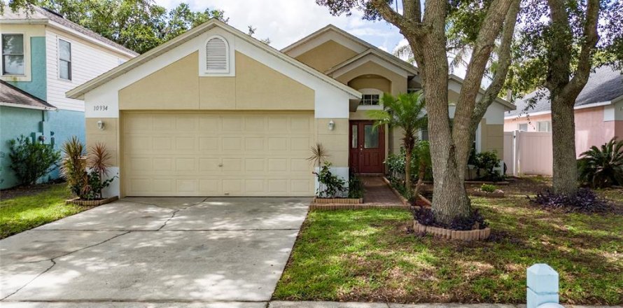 House in Clermont, Florida 3 bedrooms, 146.14 sq.m. № 1803042
