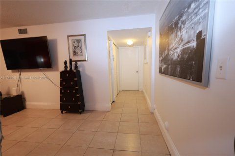 Copropriété à vendre à Miami, Floride: 3 chambres, 126.63 m2 № 1985284 - photo 19