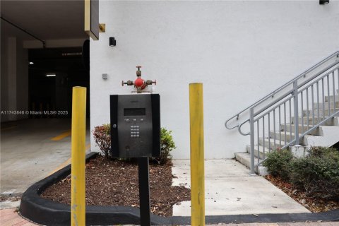 Copropriété à vendre à Miami, Floride: 3 chambres, 126.63 m2 № 1985284 - photo 15