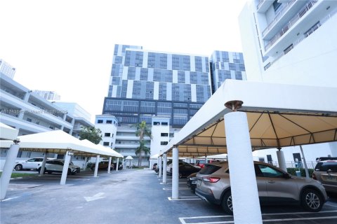 Copropriété à vendre à Miami, Floride: 3 chambres, 126.63 m2 № 1985284 - photo 13