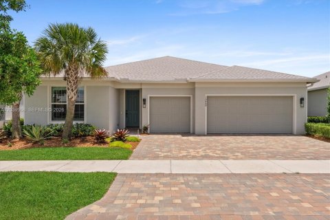 House in Port St. Lucie, Florida 3 bedrooms, 251.67 sq.m. № 2088355