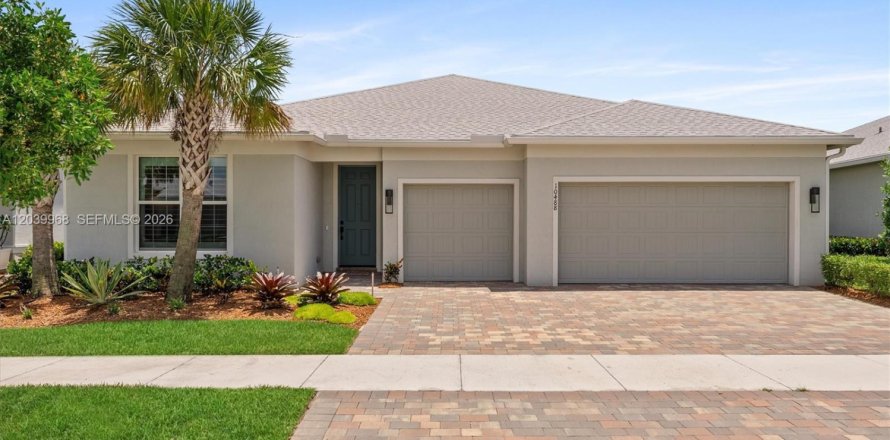 House in Port St. Lucie, Florida 3 bedrooms, 251.67 sq.m. № 2088355