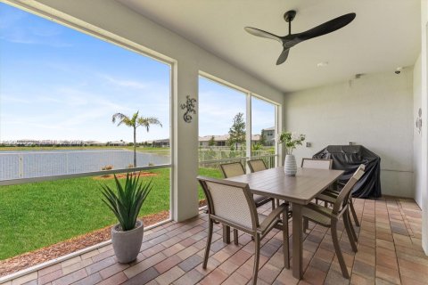 House in Port St. Lucie, Florida 3 bedrooms, 251.67 sq.m. № 2088355 - photo 30