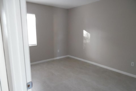 Appartement à louer à Lake Worth, Floride: 2 chambres, 75.25 m2 № 2390189 - photo 4