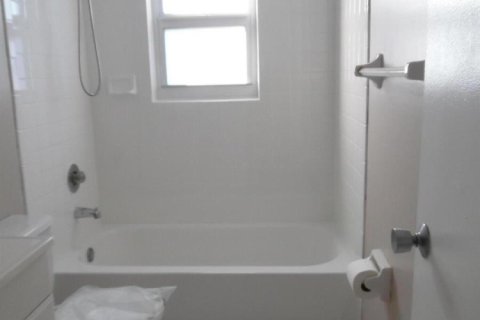Appartement à louer à Lake Worth, Floride: 2 chambres, 75.25 m2 № 2390189 - photo 6