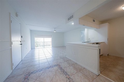 Condominio en venta en Miami Lakes, Florida, 2 dormitorios, 75.81 m2 № 1881466 - foto 3