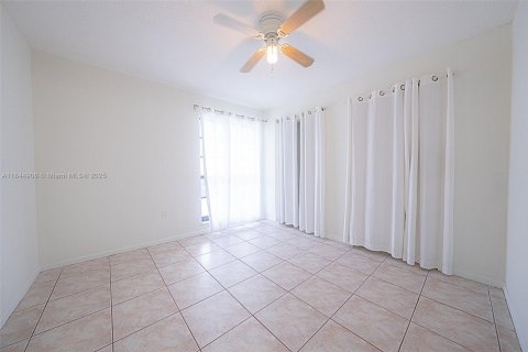 Condominio en venta en Miami Lakes, Florida, 2 dormitorios, 75.81 m2 № 1881466 - foto 4