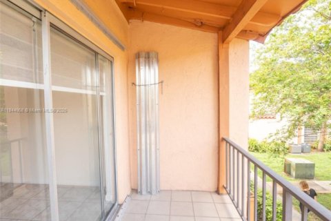 Condominio en venta en Miami Lakes, Florida, 2 dormitorios, 75.81 m2 № 1881466 - foto 12