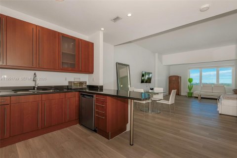 Condominio en alquiler en Miami Beach, Florida, 70.61 m2 № 2011289 - foto 23