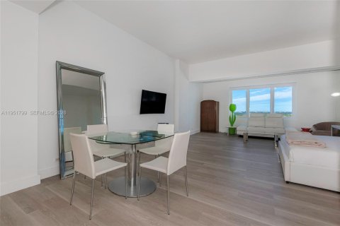 Condominio en alquiler en Miami Beach, Florida, 70.61 m2 № 2011289 - foto 2